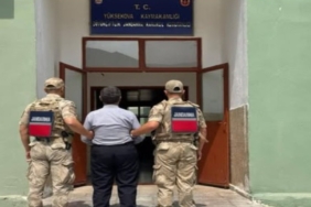 hakkaride-8-yil-9-ay-kesinlesmis-hapis-cezasi-olan-sahis-ele-gecirildi-2LmsdUWI.jpg