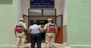 hakkaride-8-yil-9-ay-kesinlesmis-hapis-cezasi-olan-sahis-ele-gecirildi-2LmsdUWI.jpg