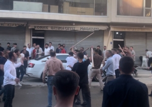 hakkaride-tas-ve-sopalarla-yasanan-kavga-3-kisi-yaralandi-qVFlWBOK.jpg