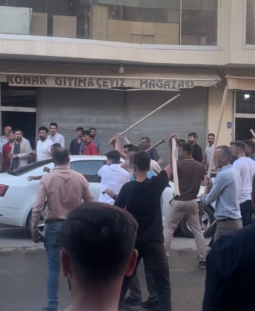 hakkaride-tas-ve-sopalarla-yasanan-kavga-3-kisi-yaralandi-qVFlWBOK.jpg