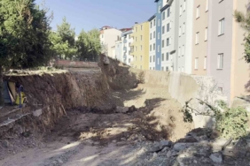 heyelan-magdurlarinin-evlerinden-uzakta-surdugu-endiseli-bekleyis-kM88mdDt.jpg