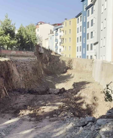 heyelan-magdurlarinin-evlerinden-uzakta-surdugu-endiseli-bekleyis-kM88mdDt.jpg