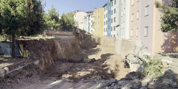 Heyelan Mağdurlarının Evlerinden Uzakta Sürdüğü Endişeli Bekleyiş Heyelan Mağdurlarının Evlerinden Uzakta Sürdüğü Endişeli Bekleyiş