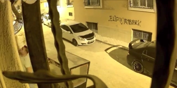 Hırsızlık Girişiminde Bulundu, Alarm Çaldı ve Kaçtı Hırsızlık Girişiminde Bulundu, Alarm Çaldı ve Kaçtı