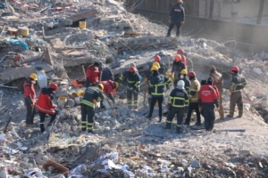 hisami-apartmani-davasinda-depremde-100-kisinin-hayatini-kaybettigi-saniklara-verilen-ceza-hukuken-gecerli-bulundu-VMAJNmmT.jpg