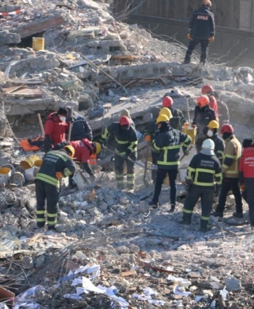 hisami-apartmani-davasinda-depremde-100-kisinin-hayatini-kaybettigi-saniklara-verilen-ceza-hukuken-gecerli-bulundu-VMAJNmmT.jpg
