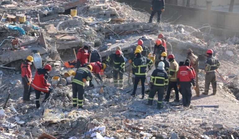 hisami-apartmani-davasinda-depremde-100-kisinin-hayatini-kaybettigi-saniklara-verilen-ceza-hukuken-gecerli-bulundu-VMAJNmmT.jpg