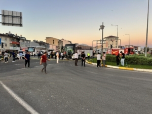 horasanda-yolcu-otobusu-ve-traktorun-carpismasi-8-kisi-yaralandi-jnJv9e13.jpg