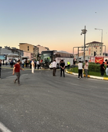 horasanda-yolcu-otobusu-ve-traktorun-carpismasi-8-kisi-yaralandi-jnJv9e13.jpg