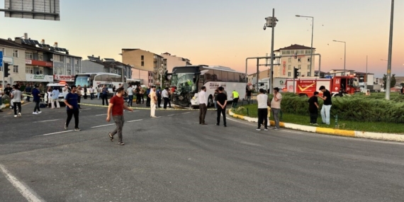 Horasan’da Yolcu Otobüsü ve Traktörün Çarpışması: 8 Kişi Yaralandı