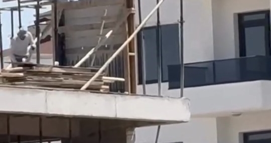 İnşaat İşçilerinin Tehlikeli Çalışma Anları Kamerada İnşaat İşçilerinin Tehlikeli Çalışma Anları Kamerada