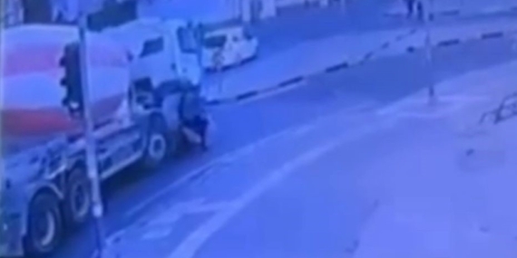 Kamerada Ölümden Sıçrayarak Kurtuluş Anları Kamerada Ölümden Sıçrayarak Kurtuluş Anları