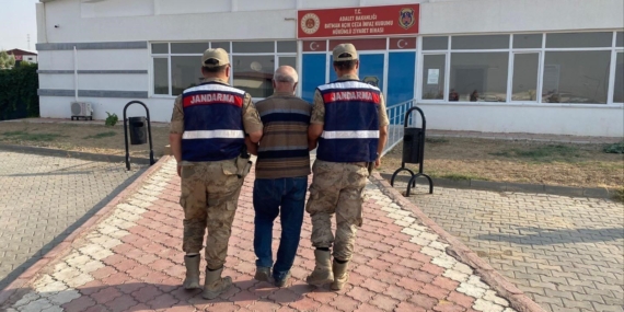 Kardeşinin Evinde Yakalanan Dolandırıcı: Aranan Şahısın Hikayesi Kardeşinin Evinde Yakalanan Dolandırıcı: Aranan Şahısın Hikayesi