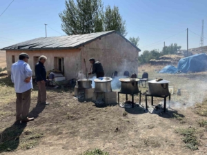 karsta-78-yasindaki-asci-30-yildir-kazanda-ask-pisiriyor-rpSv4BLK.jpg