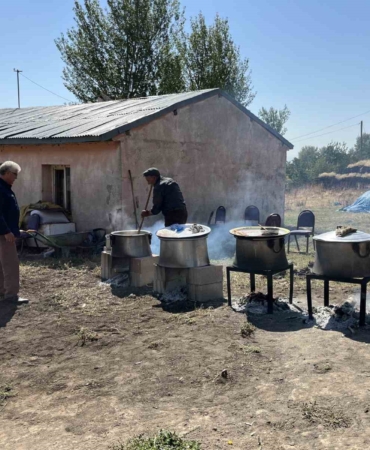 karsta-78-yasindaki-asci-30-yildir-kazanda-ask-pisiriyor-rpSv4BLK.jpg