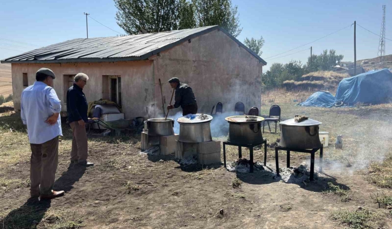 karsta-78-yasindaki-asci-30-yildir-kazanda-ask-pisiriyor-rpSv4BLK.jpg