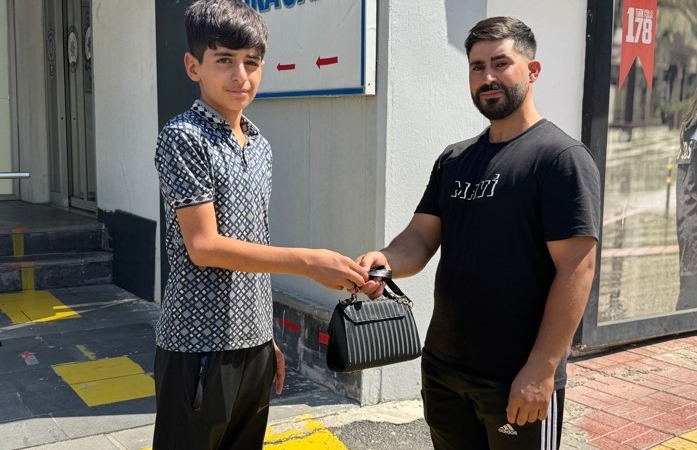 kucuk-ama-buyuk-yurekli-kendisiyle-tanisin-9InGGEkX.jpg