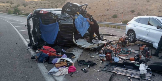Malatya-Kayseri Karayolunda Feci Kaza: 4 Ölü, 2 Yaralı Malatya-Kayseri Karayolunda Feci Kaza: 4 Ölü, 2 Yaralı