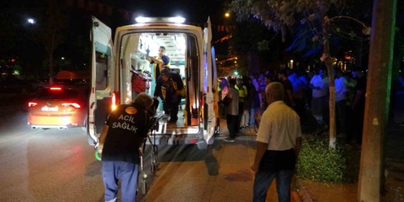 Malatya'da Araç Çarpan Kadın Hastaneye Kaldırıldı Malatya’da Araç Çarpan Kadın Hastaneye Kaldırıldı