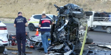 malatyada-feci-kaza-hafif-ticari-arac-ve-otomobil-carpisti-4-kisi-hayatini-kaybetti-2-TkXysUbd.jpg