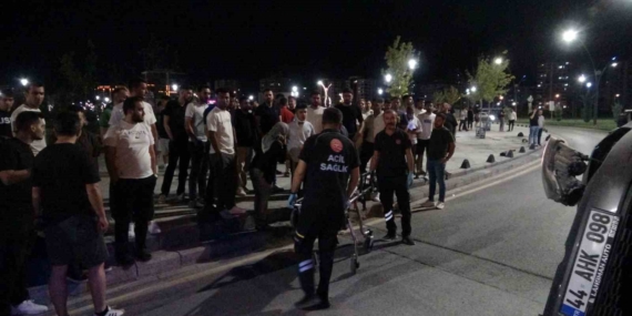 Malatya'da Kontrolden Çıkan Araç Yan Yattı: 1 Kişi Yaralandı Malatya’da Kontrolden Çıkan Araç Yan Yattı: 1 Kişi Yaralandı