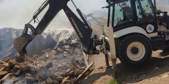 Malatya'da Korkunç Ahır Yangını: 10 Küçükbaş Hayvan Hayatını Kaybetti Malatya’da Korkunç Ahır Yangını: 10 Küçükbaş Hayvan Hayatını Kaybetti
