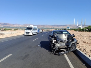 malatyada-minibus-ve-otomobil-carpismasi-9-yarali-baqUySXB.jpg