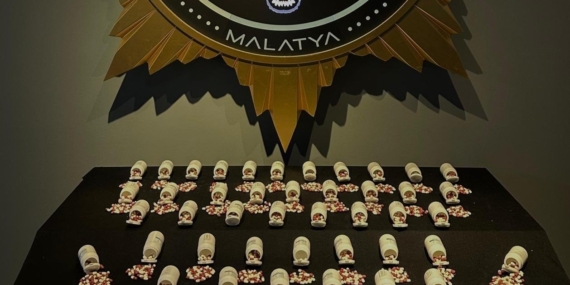 Malatya'da Torbacı Operasyonu: 5 Kişi Gözaltına Alındı Malatya’da Torbacı Operasyonu: 5 Kişi Gözaltına Alındı