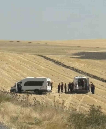 malazgirt-yolunda-meydana-gelen-kaza-1i-agir-10-yarali-pOwHMEWn.jpg