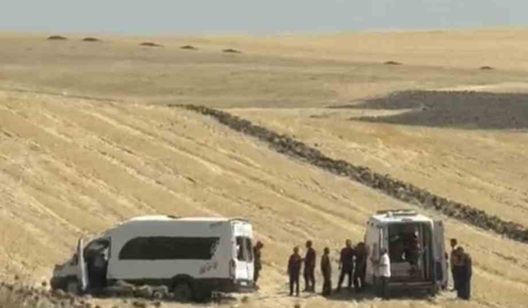 malazgirt-yolunda-meydana-gelen-kaza-1i-agir-10-yarali-pOwHMEWn.jpg