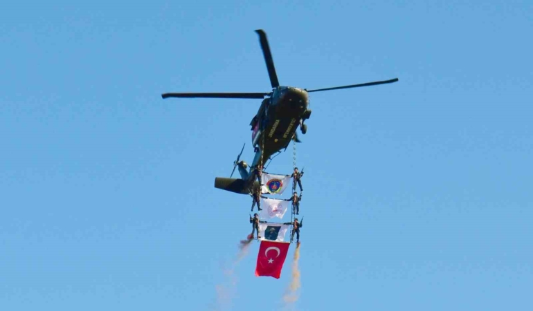 malazgirtte-celik-kanatlar-goz-kamastiran-performans-redCu4J4.jpg
