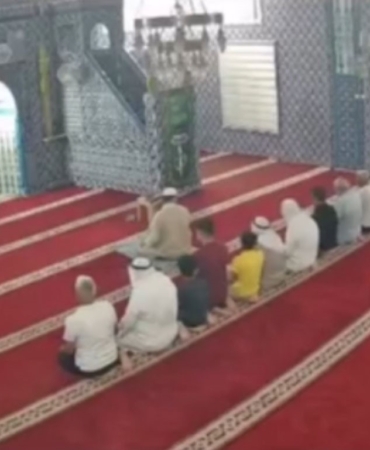 mardinde-camiyi-ziyaret-eden-oglak-guvenlik-kamerasinda-goruntulendi-czI2znLt.jpg