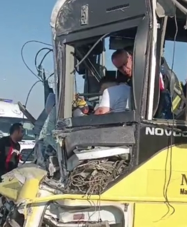 mardinde-halk-otobusu-ve-tir-carpisti-1-kisi-hayatini-kaybetti-11-yarali-7N6CuiJc.jpg