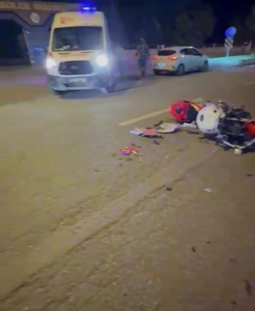 motosiklet-ve-otomobilin-sok-carpismasi-kafa-kafaya-carpismanin-detaylari-YqIO5GJr.jpg