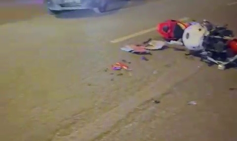 Motosiklet ve Otomobilin Şok Çarpışması: Kafa Kafaya Çarpışmanın Detayları Motosiklet ve Otomobilin Şok Çarpışması: Kafa Kafaya Çarpışmanın Detayları