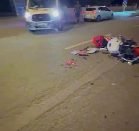 motosiklet-ve-otomobilin-sok-carpismasi-kafa-kafaya-carpismanin-detaylari-YqIO5GJr.jpg