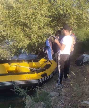 mus-nehrinde-mahsur-kalan-uc-kisilik-ekip-kurtarma-calismalari-devam-ediyor-RBk7vzNr.jpg