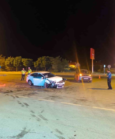 musta-iki-arac-carpisti-dort-kisi-yaralandi-x331Bvdf.jpg