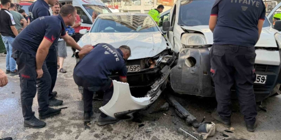 Muş'ta Kaza: Çocuk da Dahil 3 Yaralı! Muş’ta Kaza: Çocuk da Dahil 3 Yaralı!