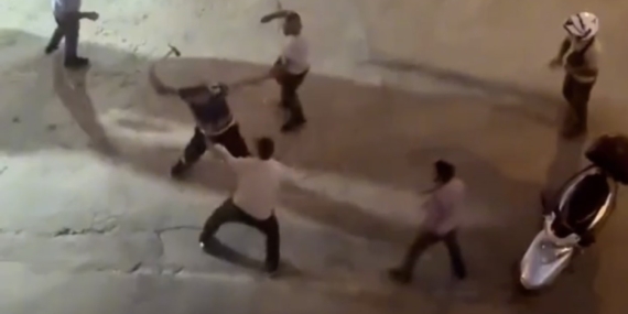 Nacakla Saldırı: Kavga Anları Güvenlik Kamerasında Yer Aldı Nacakla Saldırı: Kavga Anları Güvenlik Kamerasında Yer Aldı