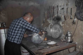 ocakbasinda-yetisen-kalay-ustasinin-essiz-meslek-seruveni-l4GDibnL.jpg