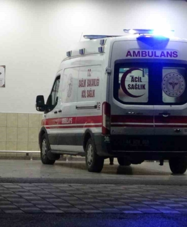 otomobil-ve-capa-motoru-carpisti-1-agir-3-yarali-QnTWOnAz.jpg
