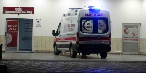 Otomobil ve Çapa Motoru Çarpıştı: 1 Ağır, 3 Yaralı Otomobil ve Çapa Motoru Çarpıştı: 1 Ağır, 3 Yaralı