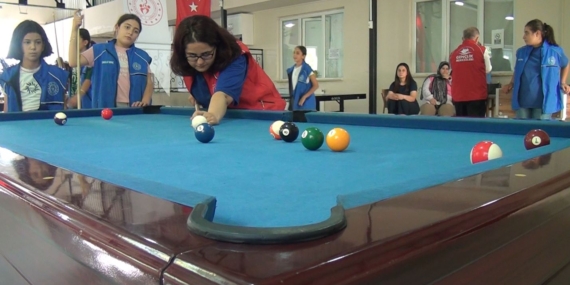 Pütürge'deki Genç Kızlar Bilardo Kursuna Akın Ediyor Pütürge’deki Genç Kızlar Bilardo Kursuna Akın Ediyor