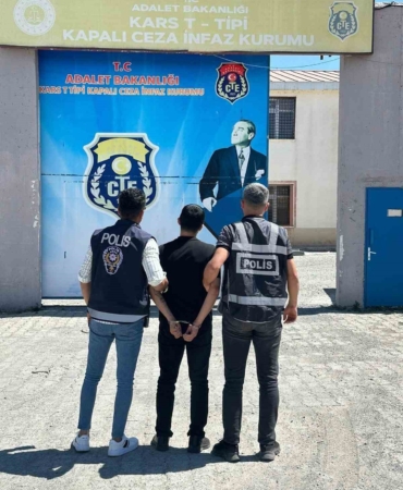 sahte-kimlikle-gurcistana-kacmaya-calisan-karsta-ele-gecirildi-2khIlrla.jpg