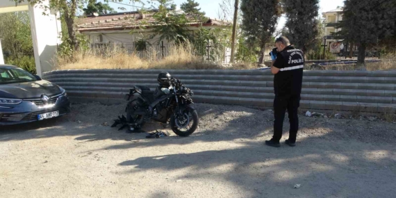 Servis Aracına Çarpan Motosiklet Sürücüsü Ciddi Yaralandı: Kaza Anının Detayları Servis Aracına Çarpan Motosiklet Sürücüsü Ciddi Yaralandı: Kaza Anının Detayları
