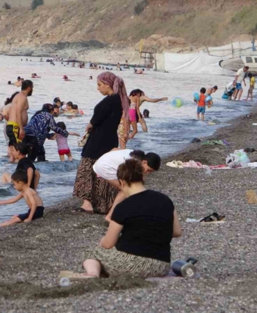 sicak-havadan-bunalanlar-icin-van-golunde-serinleme-firsati-8Zrxu3me.jpg