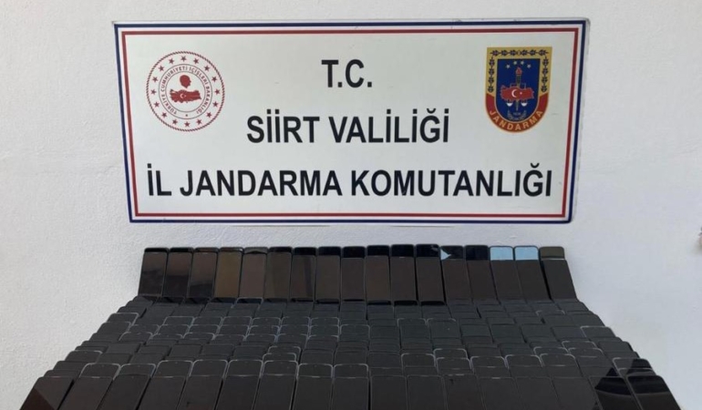 siirtte-10-milyon-lira-degerinde-kacak-cep-telefonu-operasyonu-XWvTx2N3.jpg