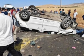 siirtte-refuje-carparak-takla-atan-arac-ters-dondu-6-yarali-7j9FN97S.jpg