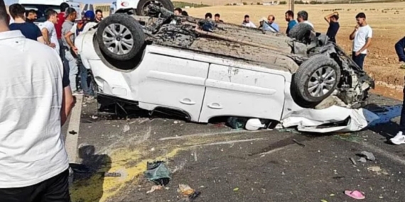 Siirt'te Refüje Çarparak Takla Atan Araç Ters Döndü: 6 Yaralı Siirt’te Refüje Çarparak Takla Atan Araç Ters Döndü: 6 Yaralı
